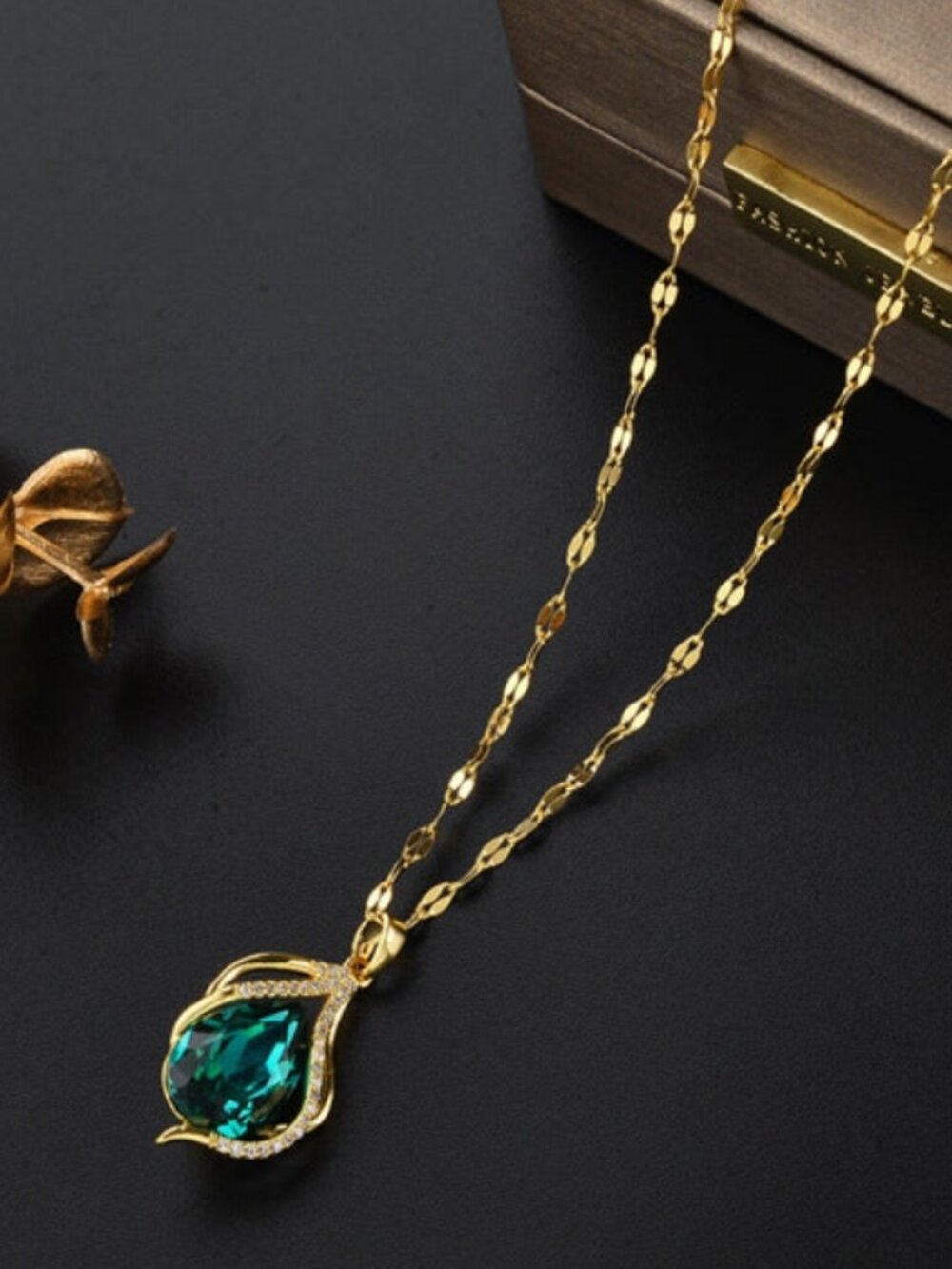 Teardrop green Necklace